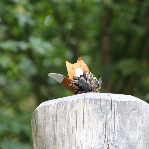gebastelter Fuchs aus Kienapfel und Pappe